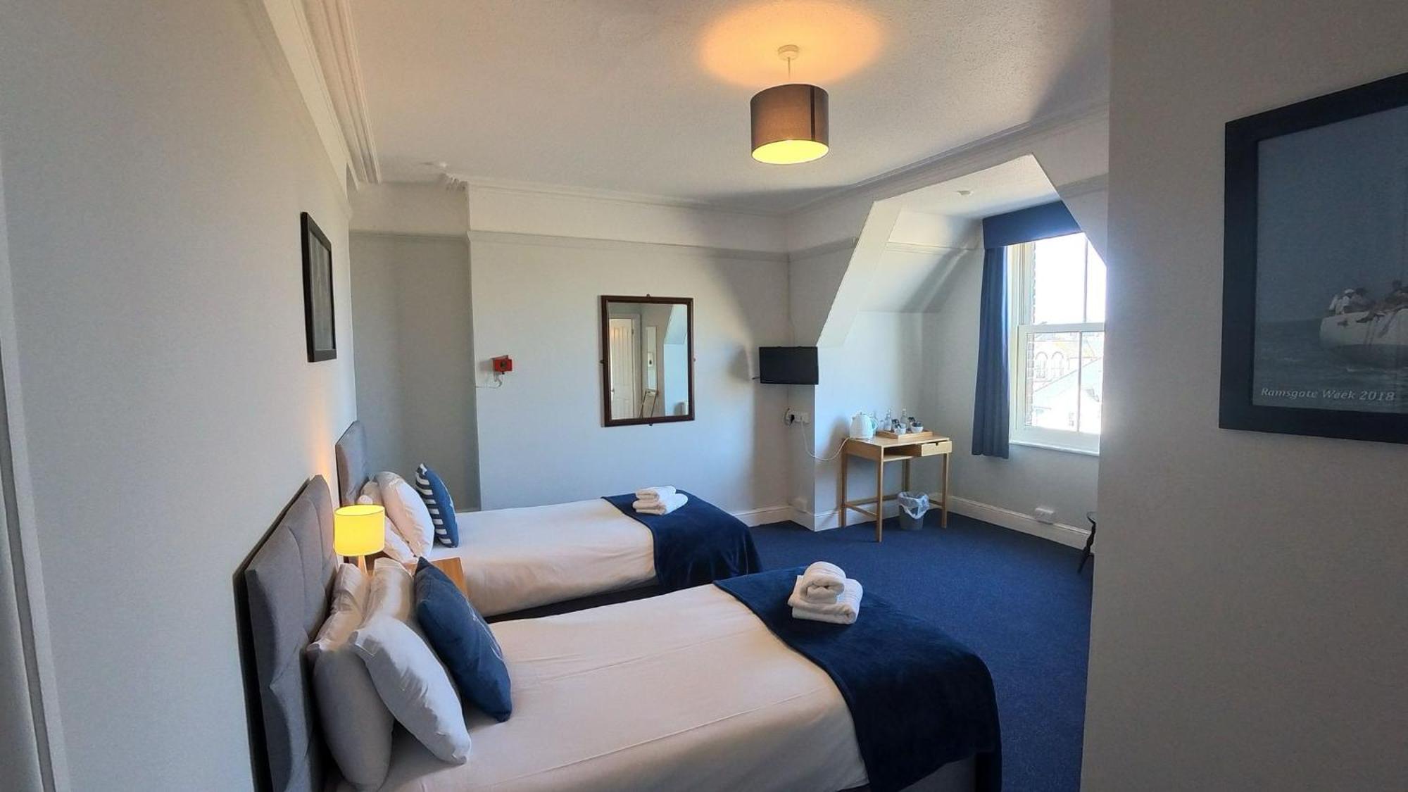 Royal Temple Yacht Club Hotel Ramsgate Exterior photo